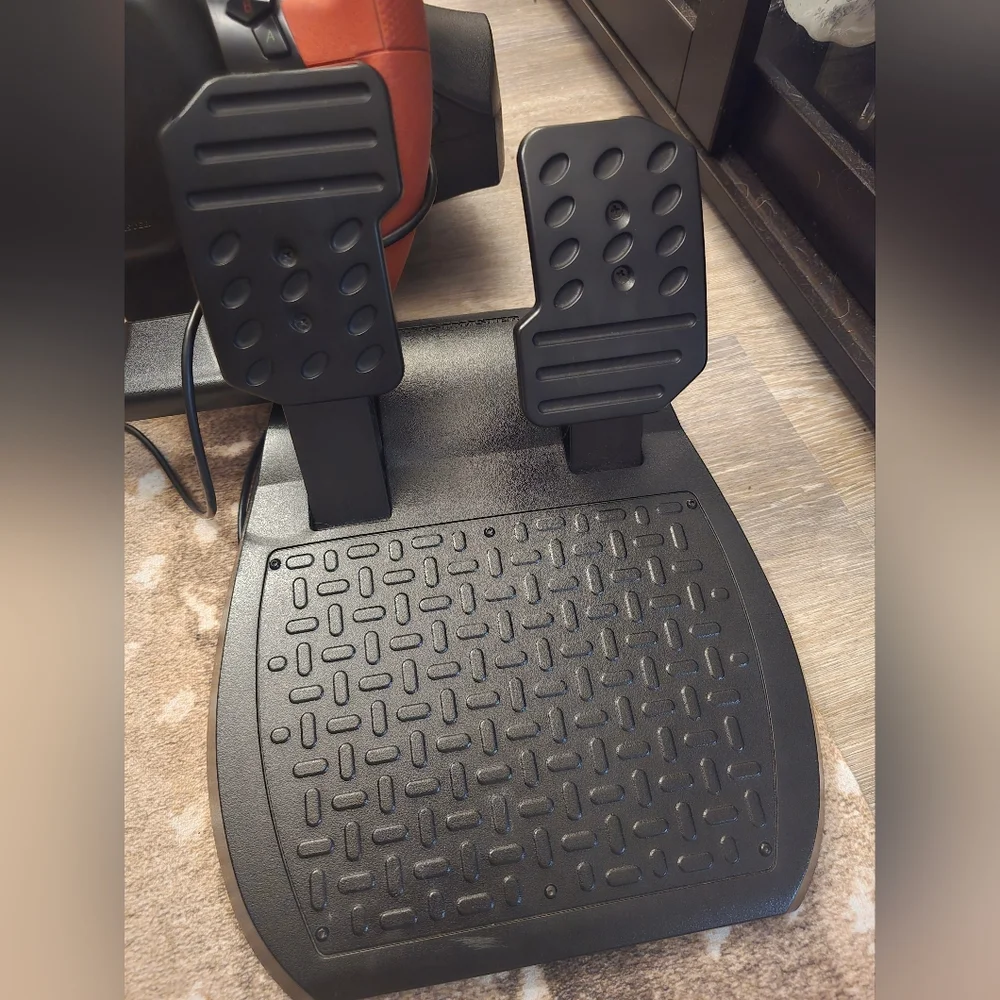 Ferrari 458 Spider Racing Wheel and Pedals Set - Picture 4 of 5